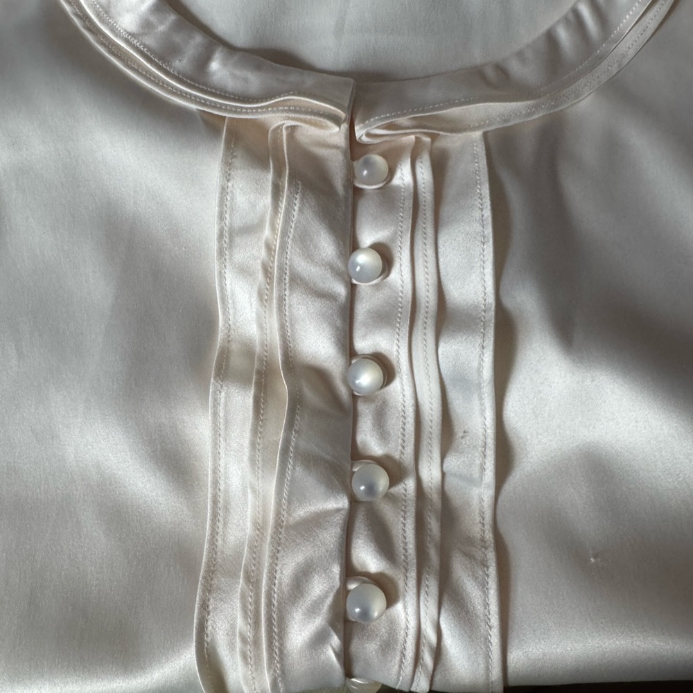 TALBOTS satiny creamy sleeveless blouse, size Petite 10 - Picture 5 of 7